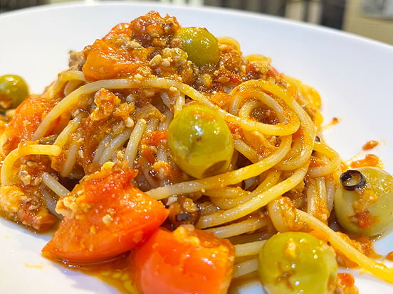メカジキとマダコのミートソースパスタ