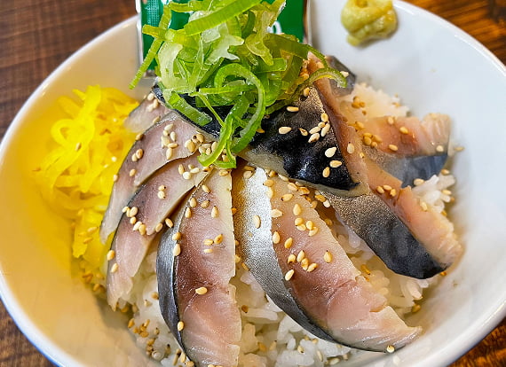 胡麻だれ金華鯖丼